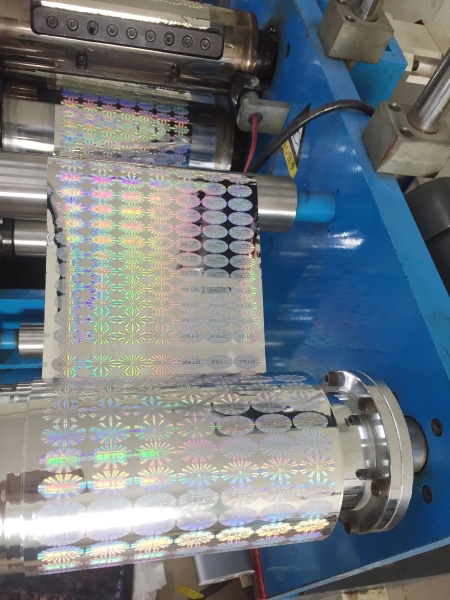 Tem Hologram, tem chống giả - In Tem Nhãn Kỹ Thuật Mới Vina - Công Ty TNHH In ấn Kỹ Thuật Mới Vina